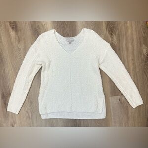 Knox Rose Fuzzy Cream V-Neck Sweater size M